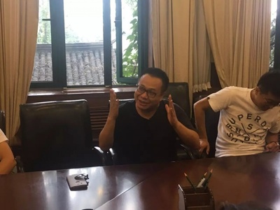 中戏戏文系93班宽敞又不用排队?-中国法律网